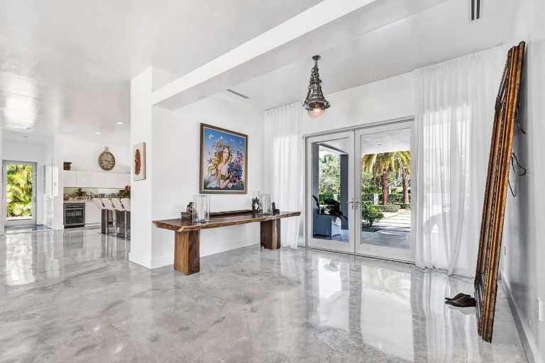 Elegant entrance foyer